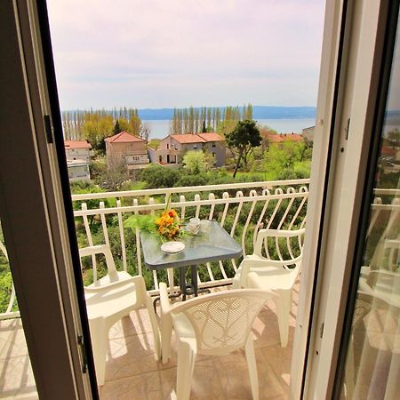 Apartments Marusic أوميس المظهر الخارجي الصورة