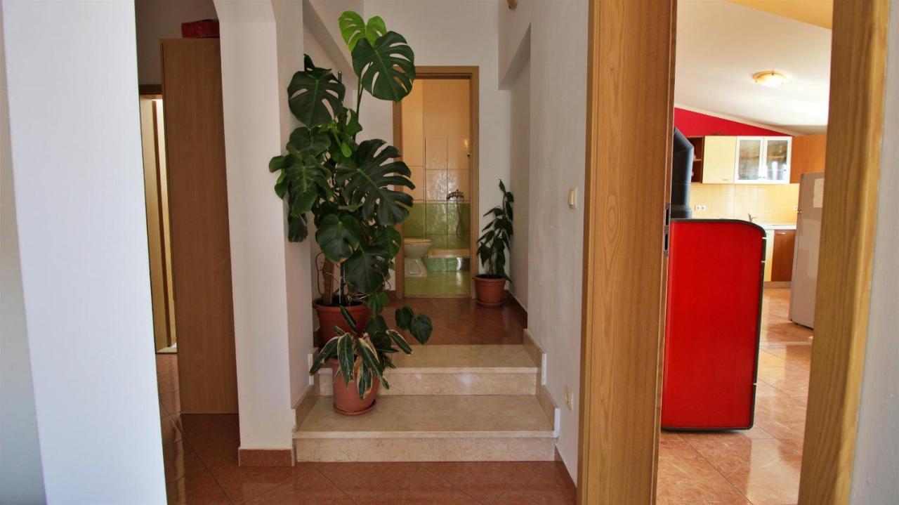 Apartments Marusic أوميس الغرفة الصورة